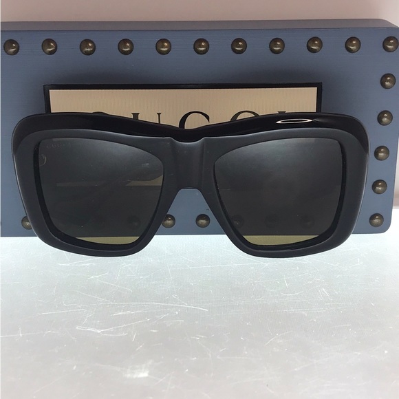 Gucci Black GG0498S Oversized Sunglasses - Picture 10 of 13